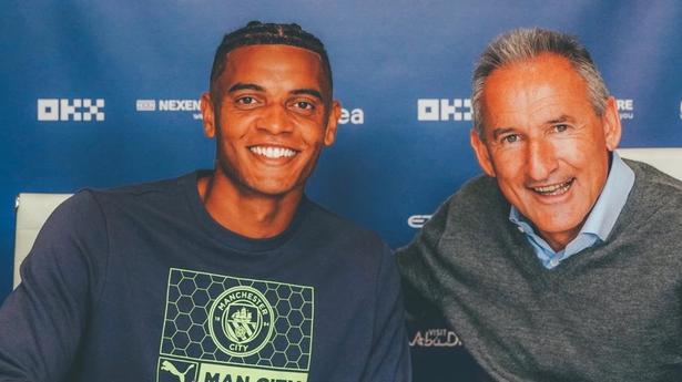 Manchester City bolster defence by signing Borussia Dortmund’s Manuel Akanji