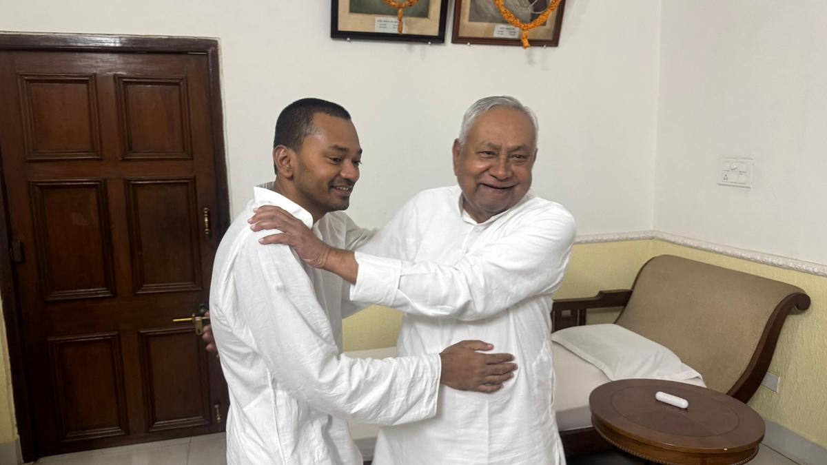 राजनीति में डेब्यू करने वाले निशांत कुमार पार्टी गतिविधियों में व्यस्त रहते हैं राजनीति में डेब्यू करने वाले निशांत कुमार पार्टी गतिविधियों में व्यस्त रहते हैं