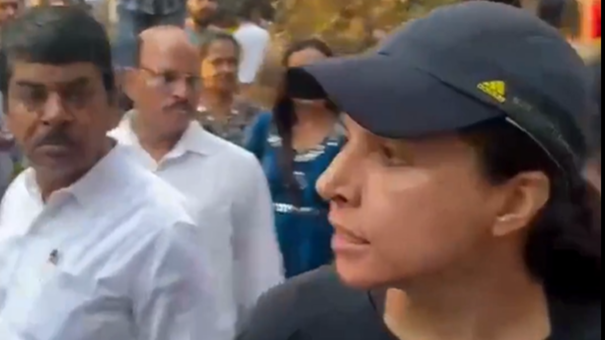 Get out, you're causing traffic jam: Woman snaps at Minister during BJP's Mumbai rally