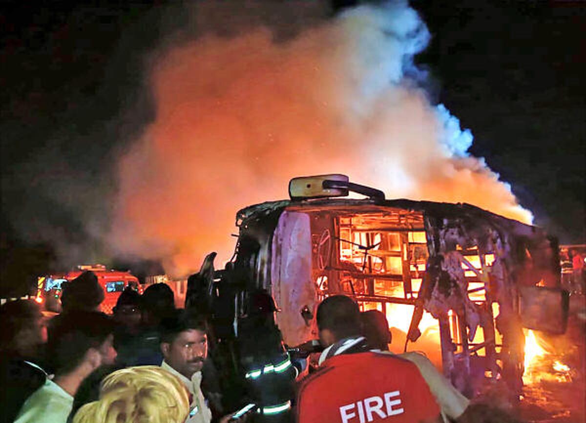 Maharashtra bus fire | Mass cremation of 24 bodies held in Buldhana ...