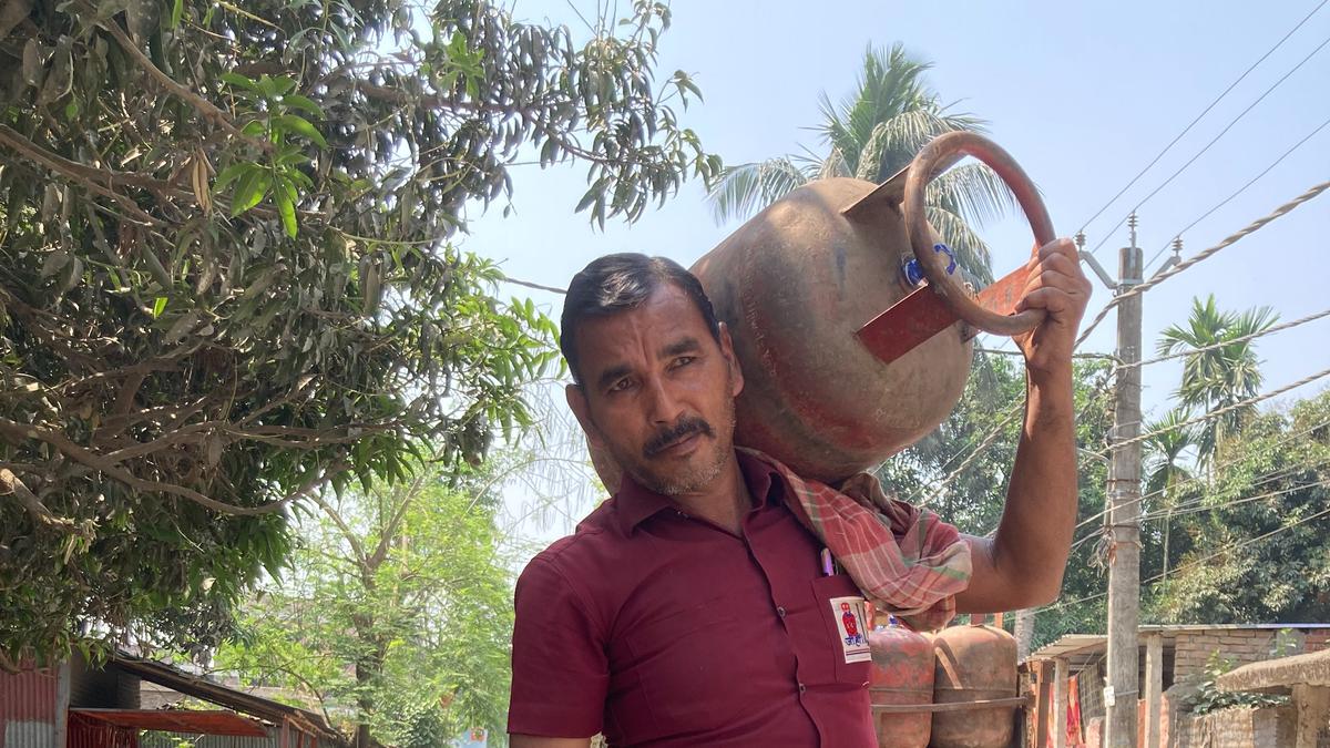 In Bihar’s Kishanganj, a cylinder delivery agent wants to usher in change