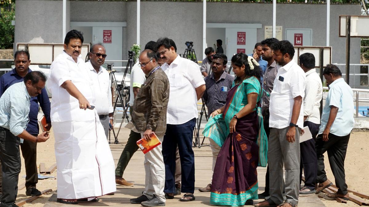 Deputy Mayor inspects works at Marina Beach