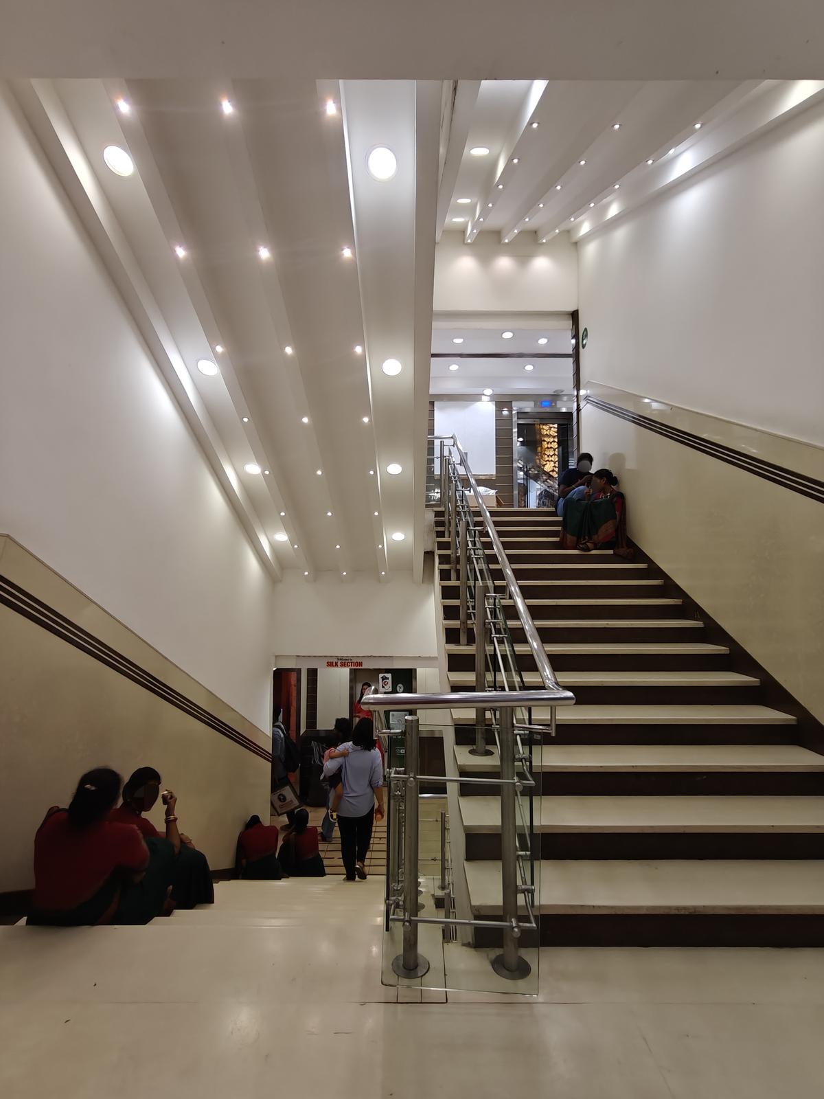 thehindu.com - Grace Paul Vallooran - Rest still a favour, not a right, for retail-staff in Chennai
