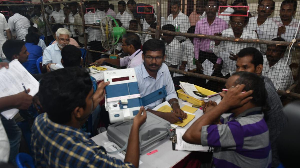 Tamil Nadu parliamentary and bypoll results live | Palaniswami govt gets numbers in Assembly; DMK-front sweeps Lok Sabha polls