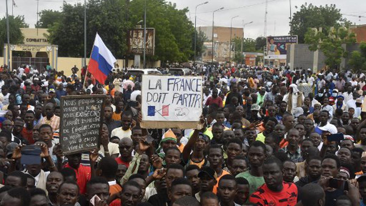 Coup backers rally in Niger as security worries grow