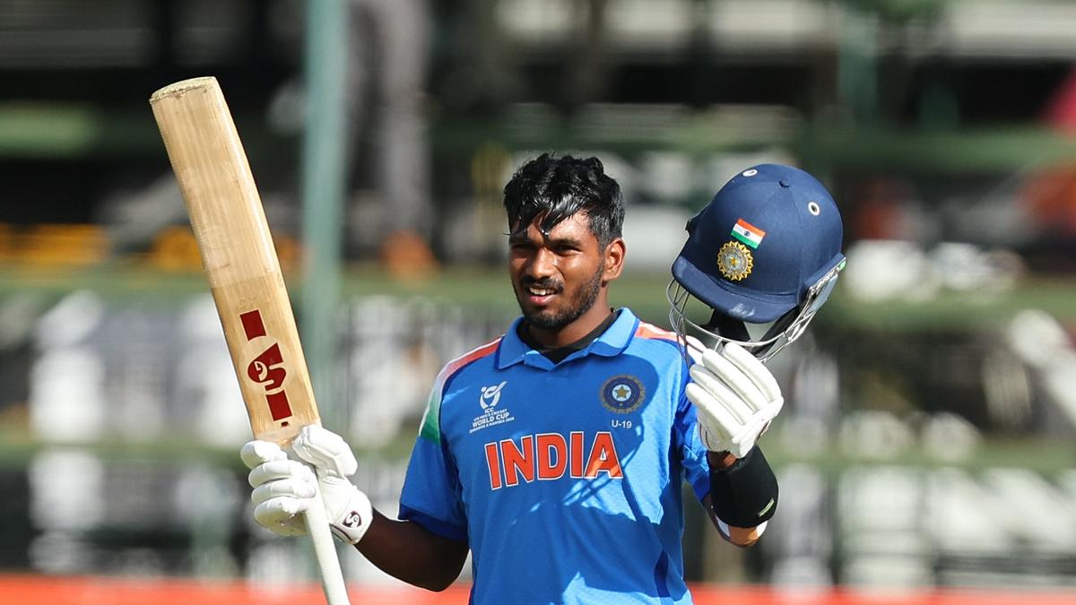 U19 Dünya Kupası: Aaron’un klas yüzlüğü Hindistan’ı finale taşıdı