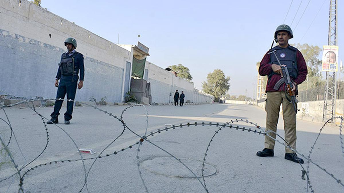 Militants attack a security post in northwest Pakistan, killing 10 officers