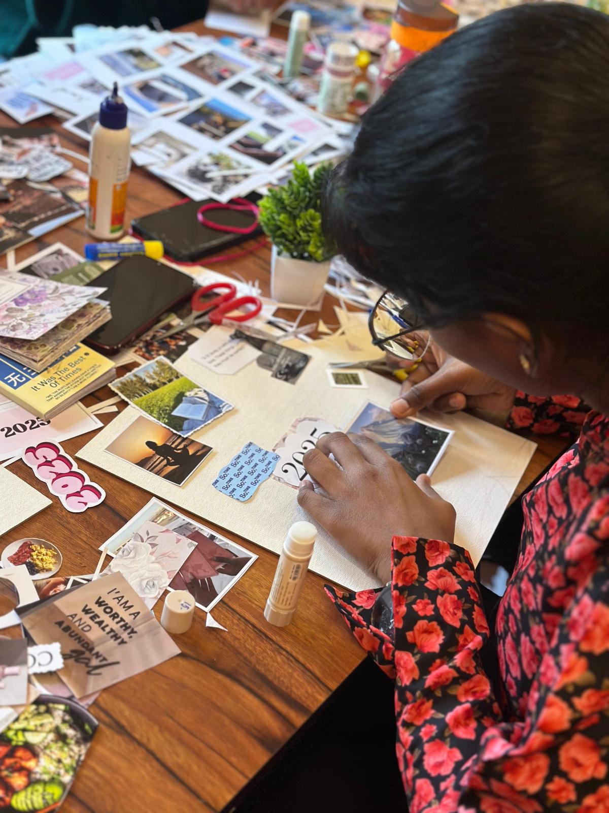 An attendee making her vision board at Bhanu Vivekanadan’s workshop in Chennai on December 29. 