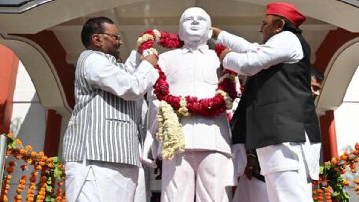 Akhilesh Yadav unveils Kanshi Ram statue in Dalit outreach