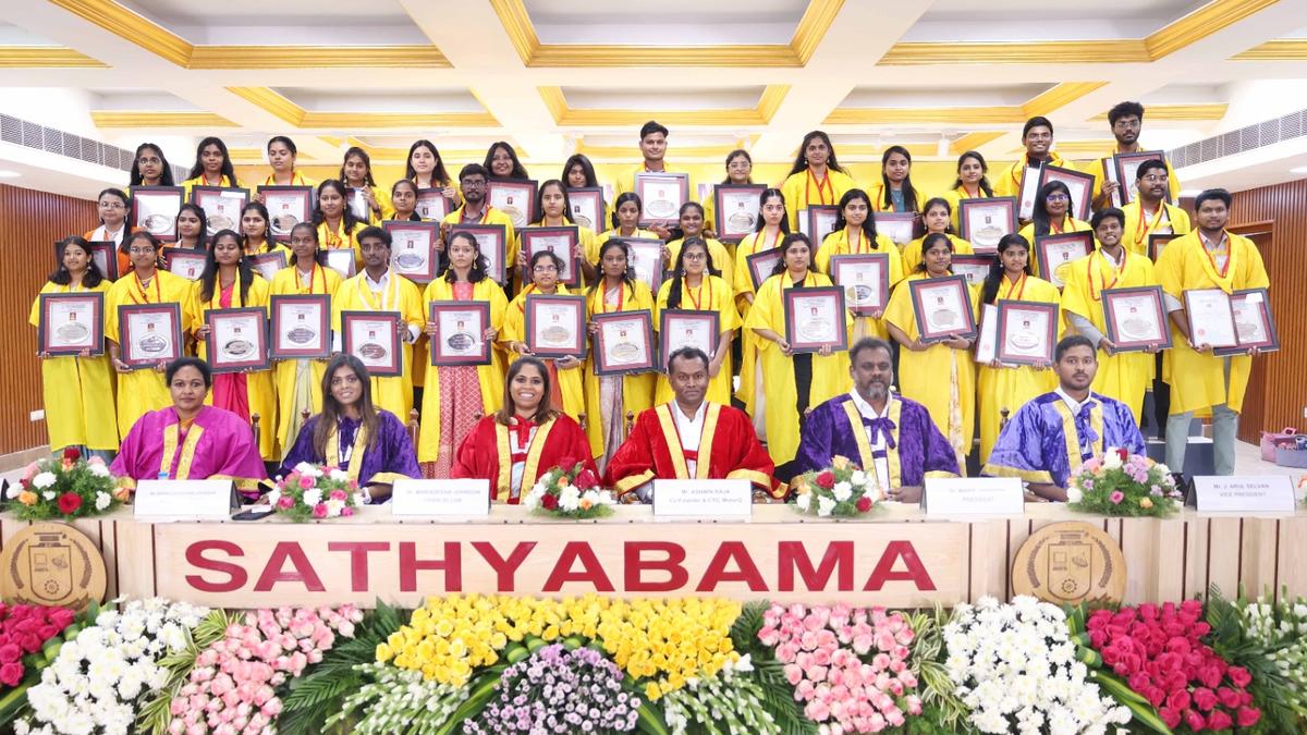 Sathyabama Institute of Science and Technology conducts 33rd convocation ceremony