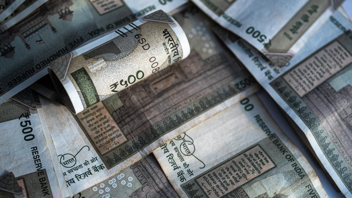Rupee rebounds from all-time low, up 7 paise to 92.14 against U.S. dollar