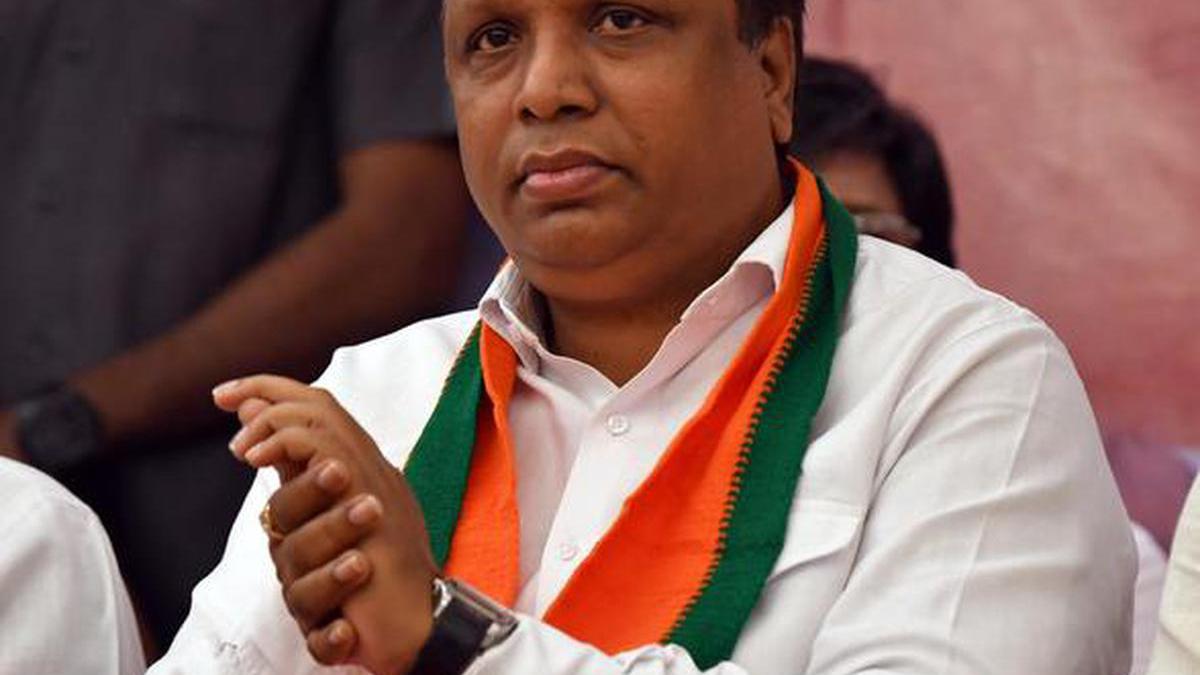 Ashish Shelar files nomination for MCA president’s post