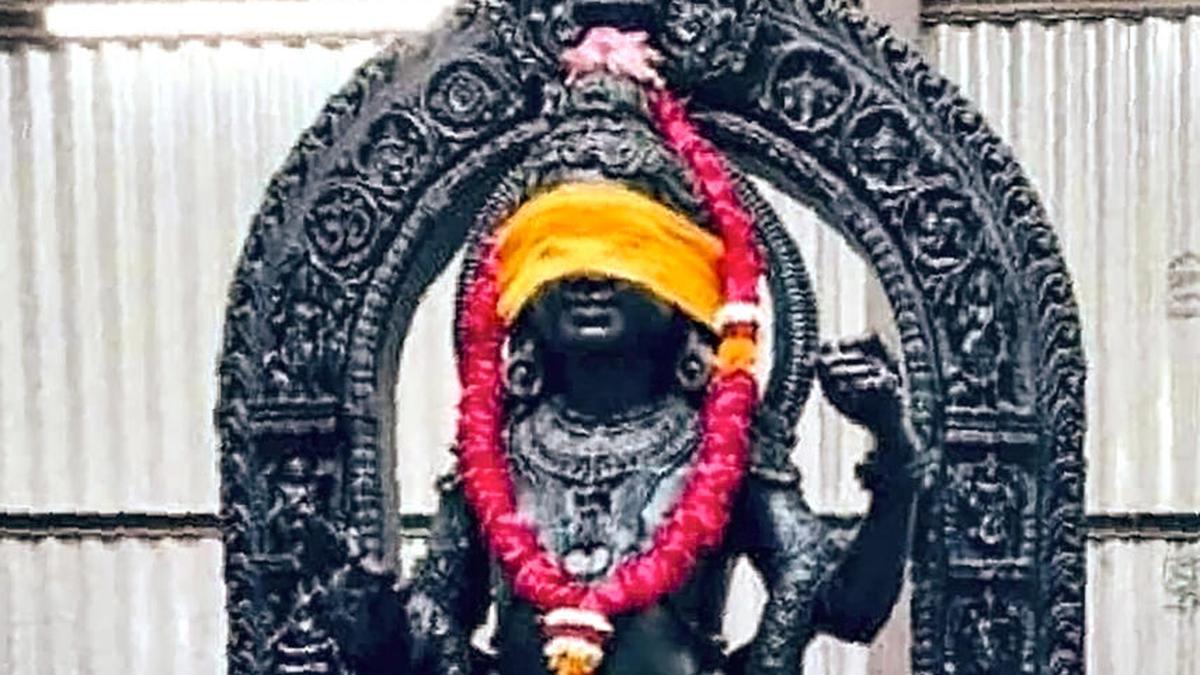 Video Ram Lalla Idol Placed In Ayodhya Temple Ahead Of Pran Pratishta Ceremony The Hindu 9352