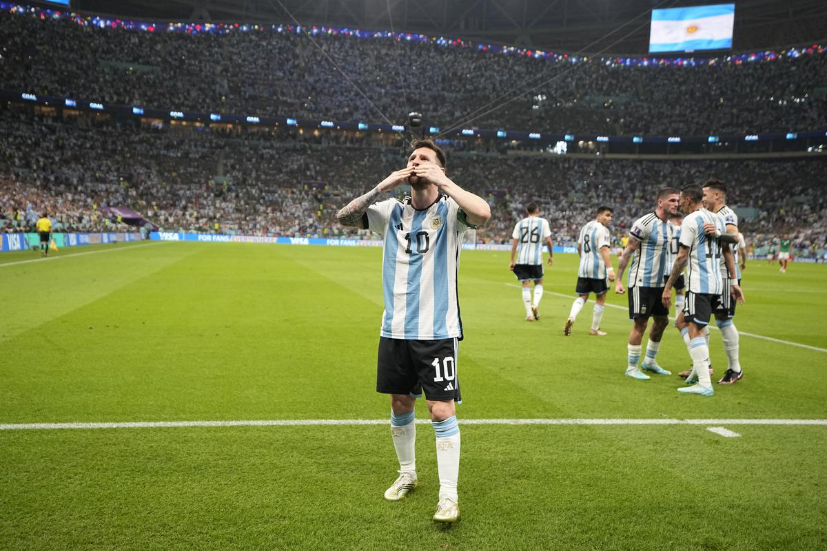 Biggest FIFA World Cup crowd in 28 years sees Messi play