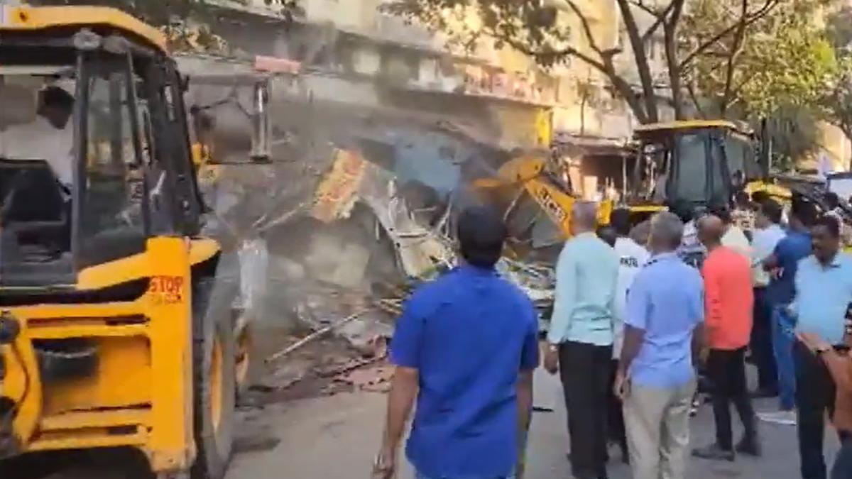 Communal clash | Civic body razes ‘illegal’ shops in Maharashtra’s Naya Nagar