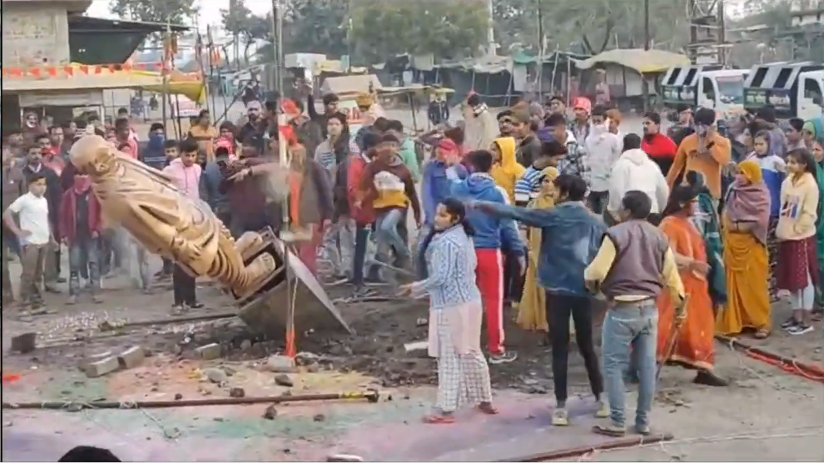 Clashes erupt after Vallabhbhai Patel's statue pulled down in Ujjain