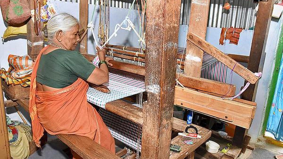 Weaving community on its last legs in Yemmiganur The Hindu