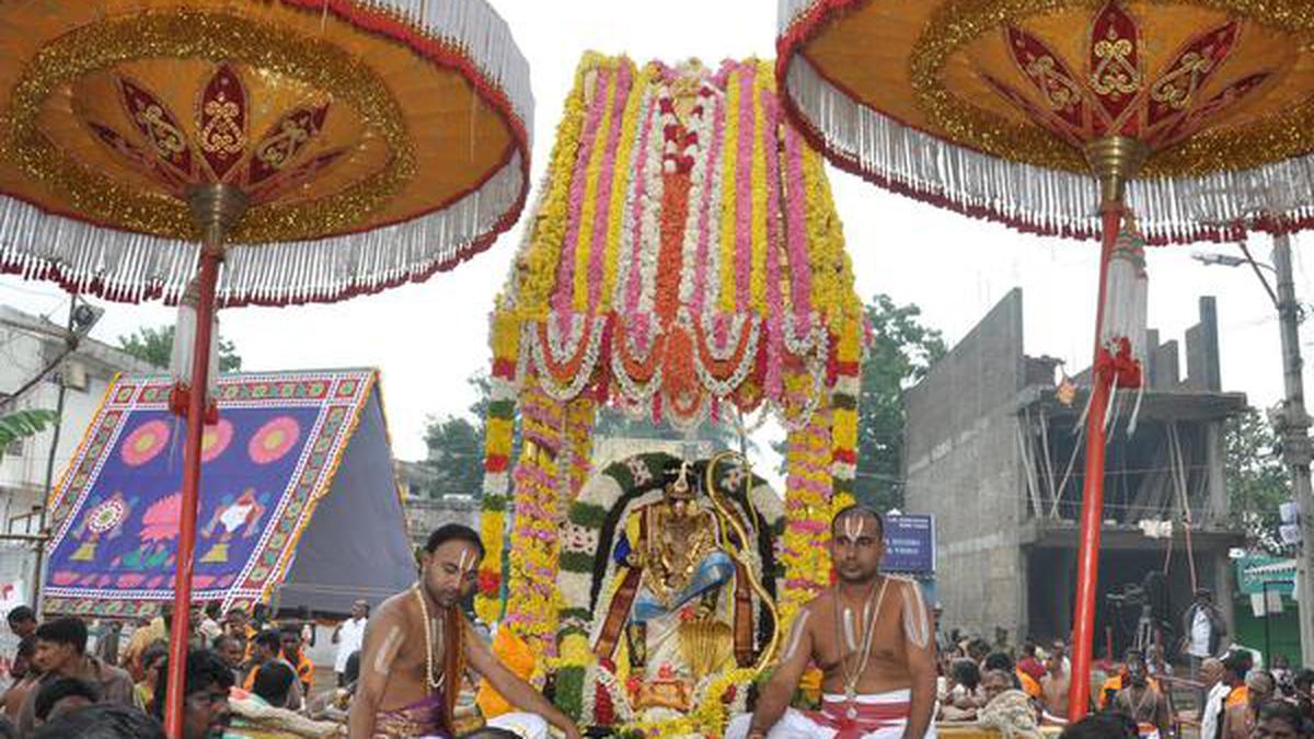 Sarva Bhoopala vahana seva observed - The Hindu