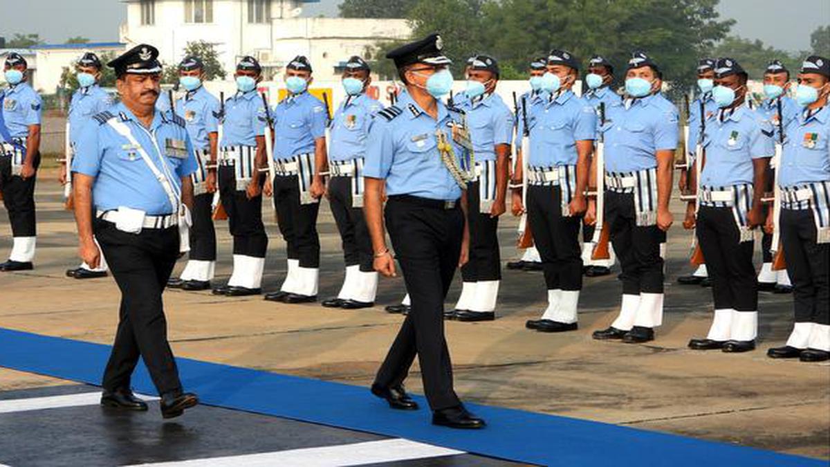 Air Marshal visits Suryalanka Air Force Station - The Hindu