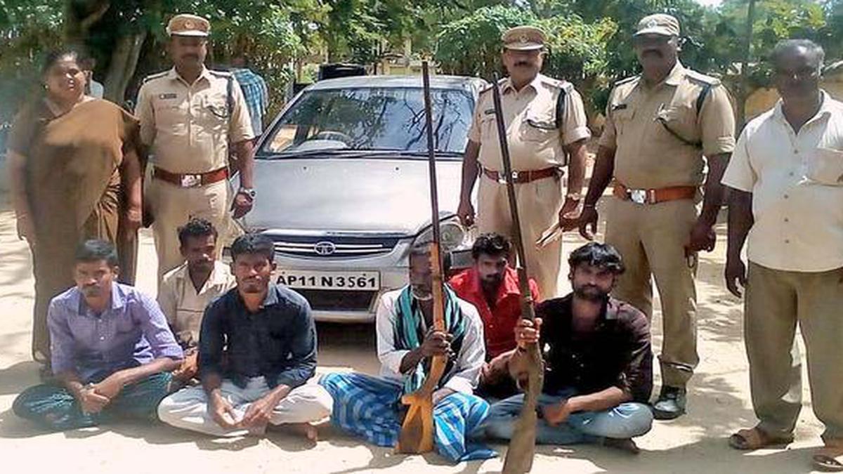 6 held with 2 country rifles near Palamaner - The Hindu