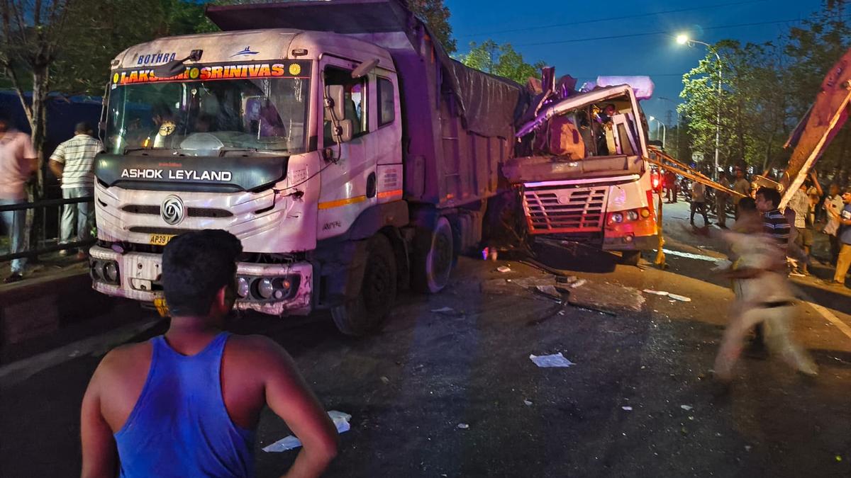 Three killed, seven hurt as APSRTC bus hits stationary lorry at Gajuwaka in Visakhapatnam
