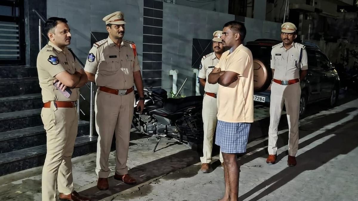 Nandyal SP Suneel Sheoran conducts late-night surprise inspections to curb crime in town
