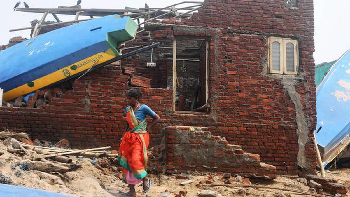 Cyclone Fani: Many families from Odisha flee to Visakhapatnam to escape havoc