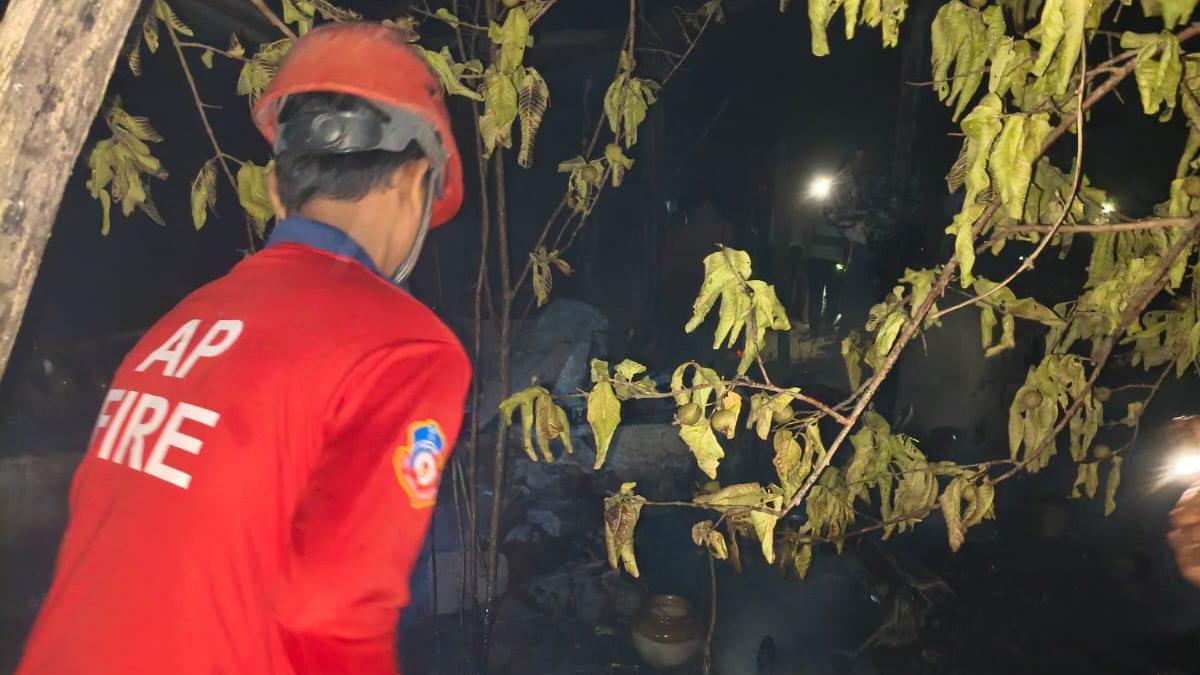 Two sisters charred to death in fire in Eluru district’s Agency area