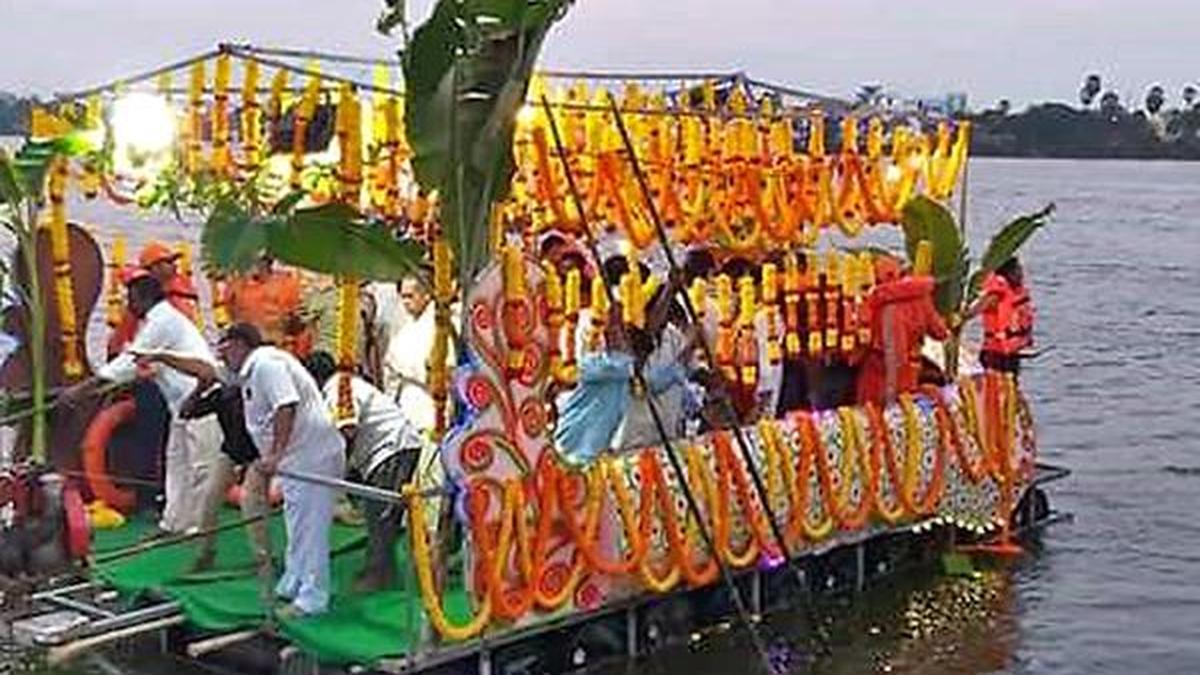 Large number of devotees witness float festival - The Hindu