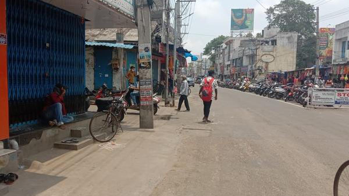 Lockdown-like situation in Srikakulam as people stay indoors - The Hindu