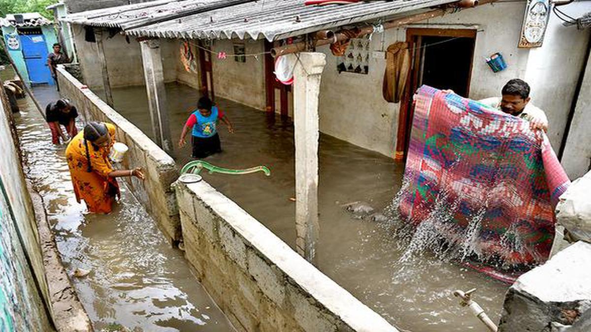 Villages in low-lying areas under sheet of water - The Hindu