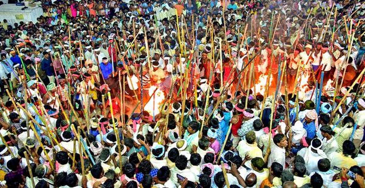 52 injured in stick fight during Banni festival - The Hindu