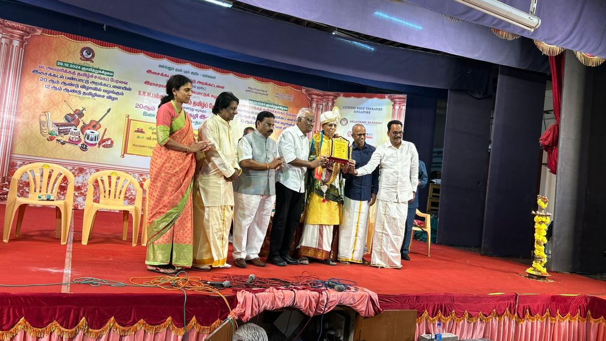 Mridangam vidwan receives award at Margazhi Isai Vizha