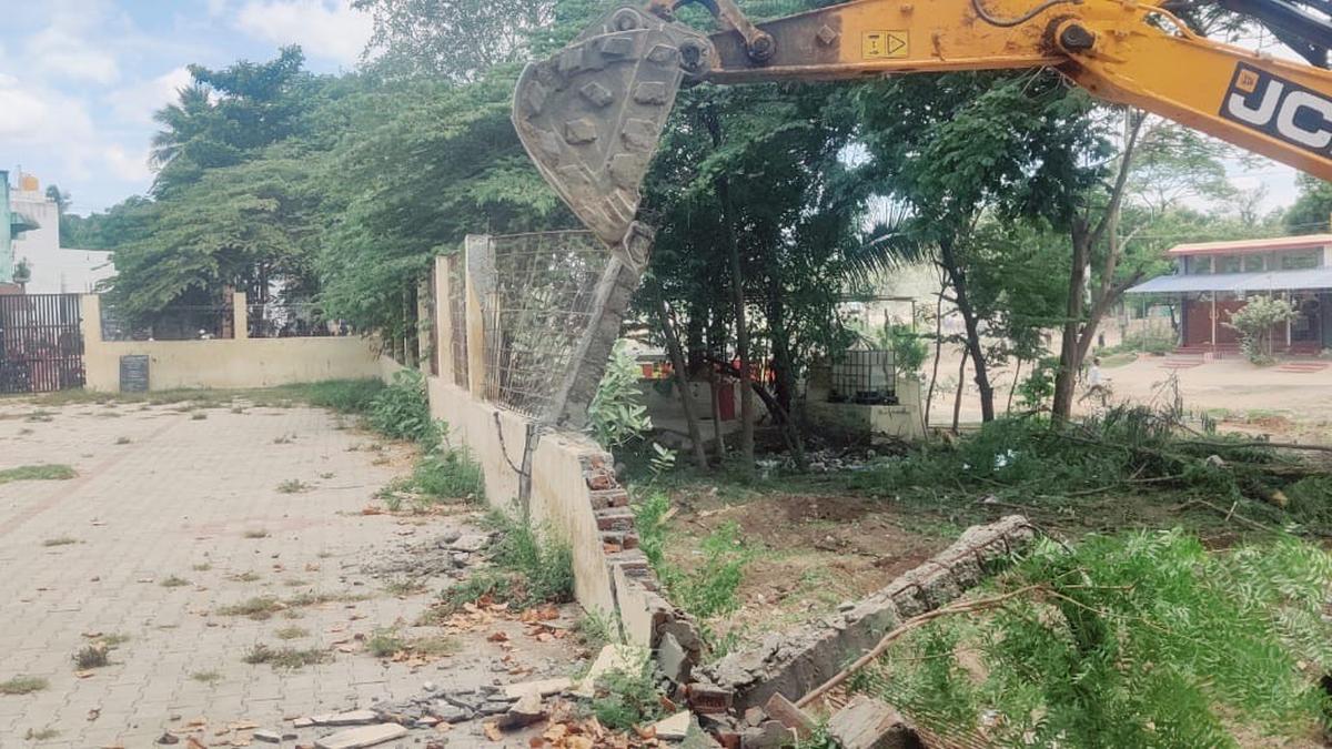 Demolition drive begins to restore two rivers in Vaniyambadi