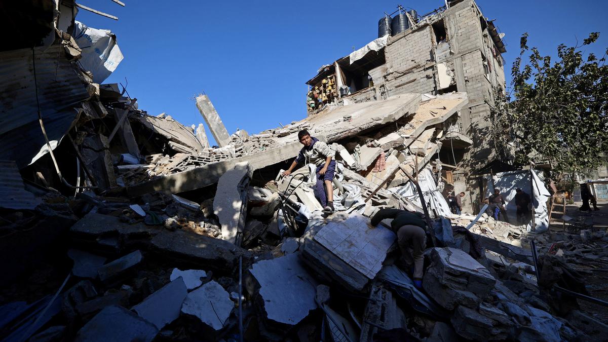 Hamas seeks role for its police in Gaza ahead of disarmament talks, sources say