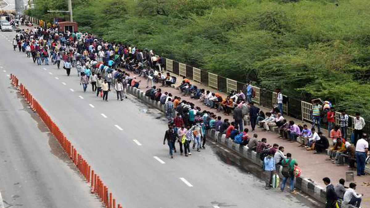 Coronavirus lockdown | Union Home Ministry blames ‘fake news’ for migrant workers gathering at bus stations