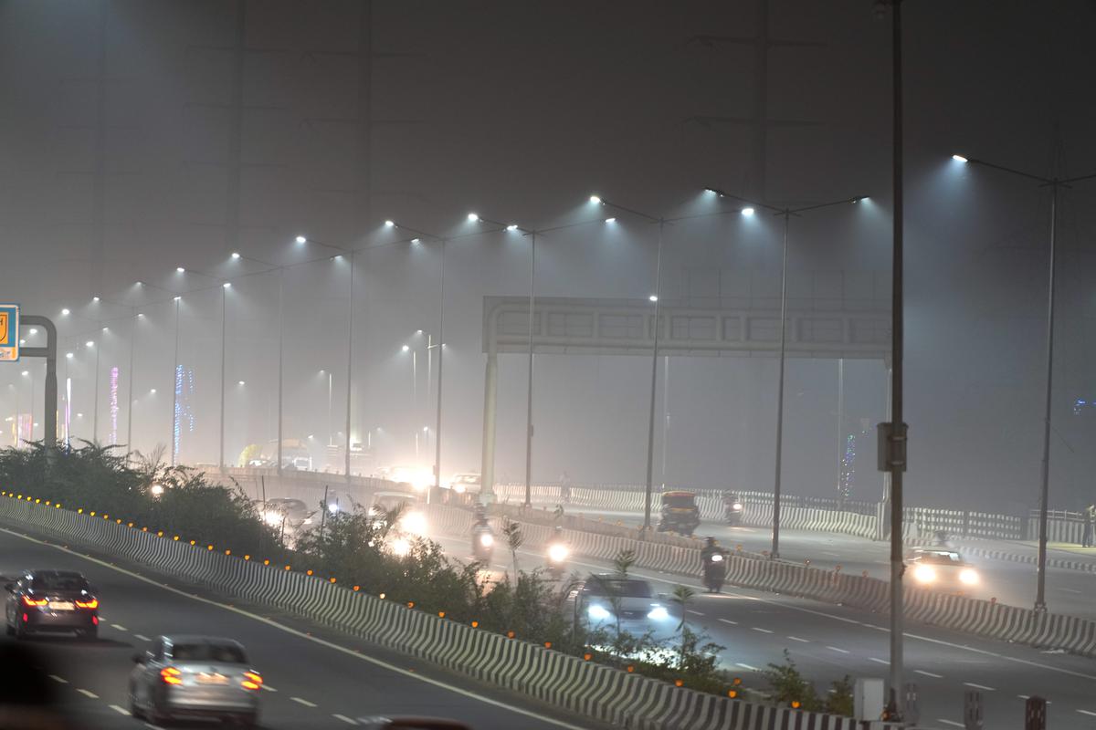 Delhi air in 'very poor' zone, farm fire smoke may push it to 'severe'