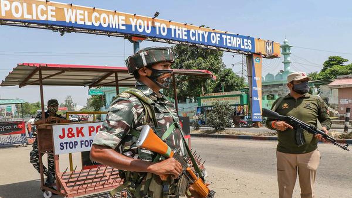 Jammu-Pathankot राष्ट्रीय राजमार्ग पर बढ़ी सख्ती, बड़े पैमाने पर सुरक्षा बल तैनात