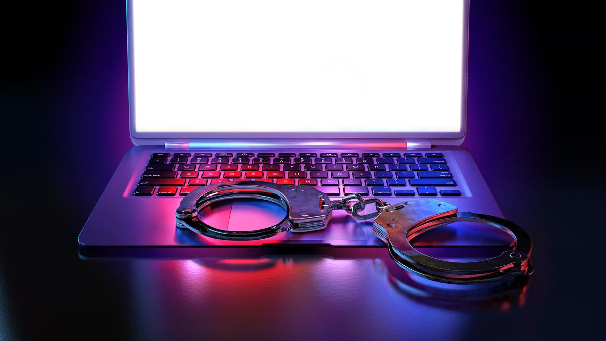 https://th-i.thgim.com/public/news/national/chhattisgarh/zd0efj/article70174580.ece/alternates/LANDSCAPE_1200/digitalarrest.jpg