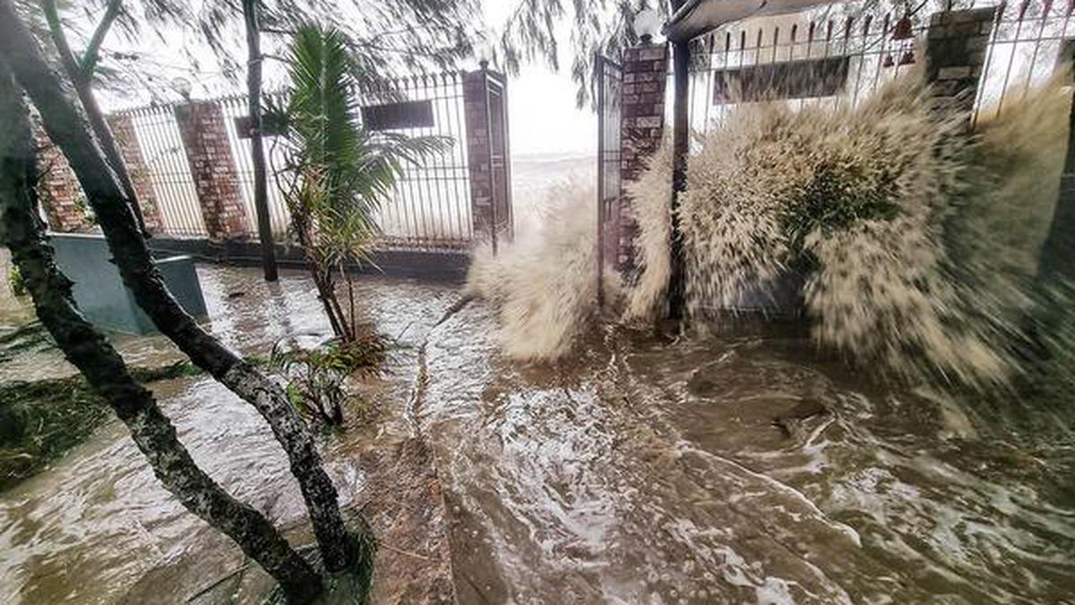 Cyclone Yaas makes landfall in Balasore, triggers heavy damage