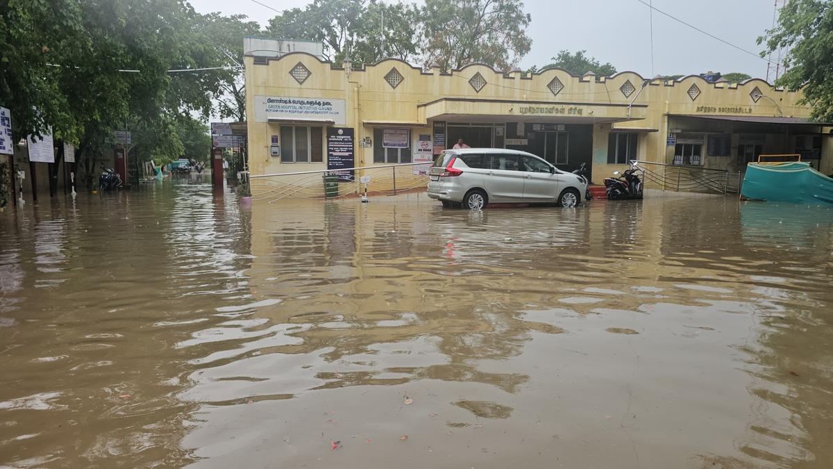Govt. Taluk Hospital in Vaniyambadi inundated after heavy downpour