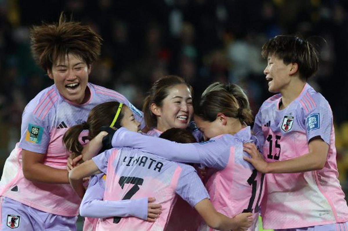 Clinical Japan, slick Spain surge into Women's World Cup quarters