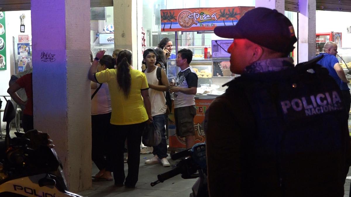 Scenes after a bank robbery in Guayaquil. Scenes after a bank robbery in Guayaquil.