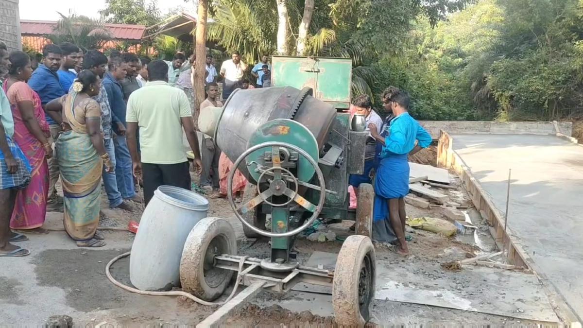 Woman killed while cleaning concrete mixer near Ambur