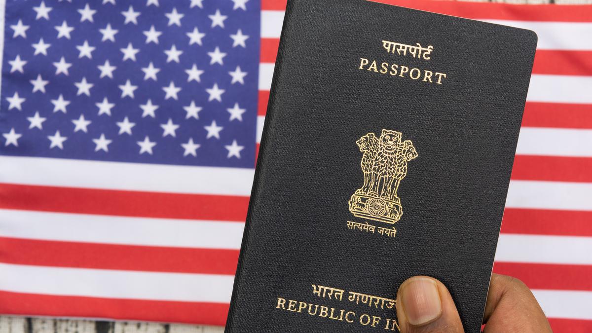 What does the August 2025 U.S. Visa Bulletin mean for Indian applicants?