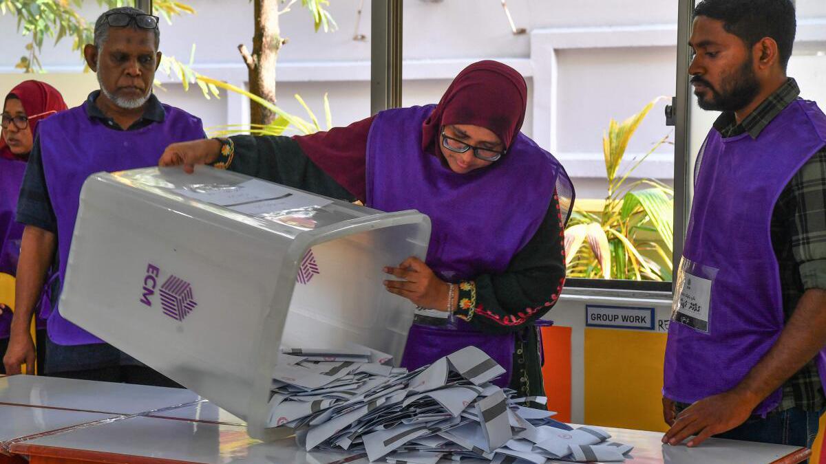 Maldives presidential election heading for 2nd round after no clear winner emerges