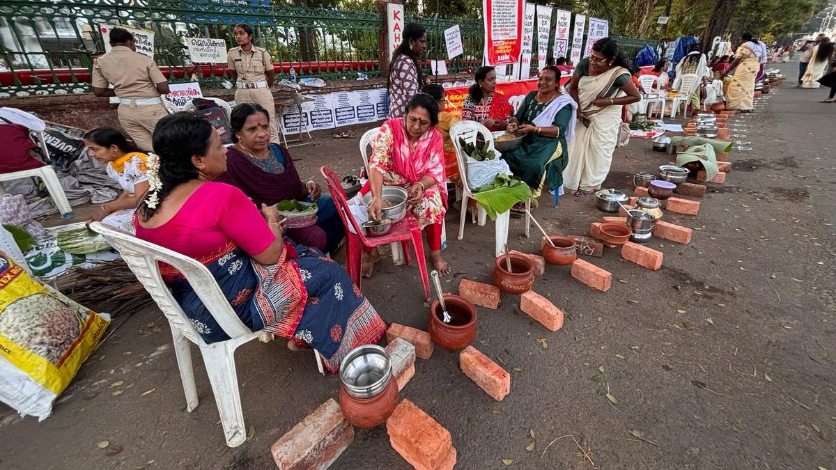 Agitating ASHAs offer Attukal Pongala to highlight their demand for minimum subsistence wages