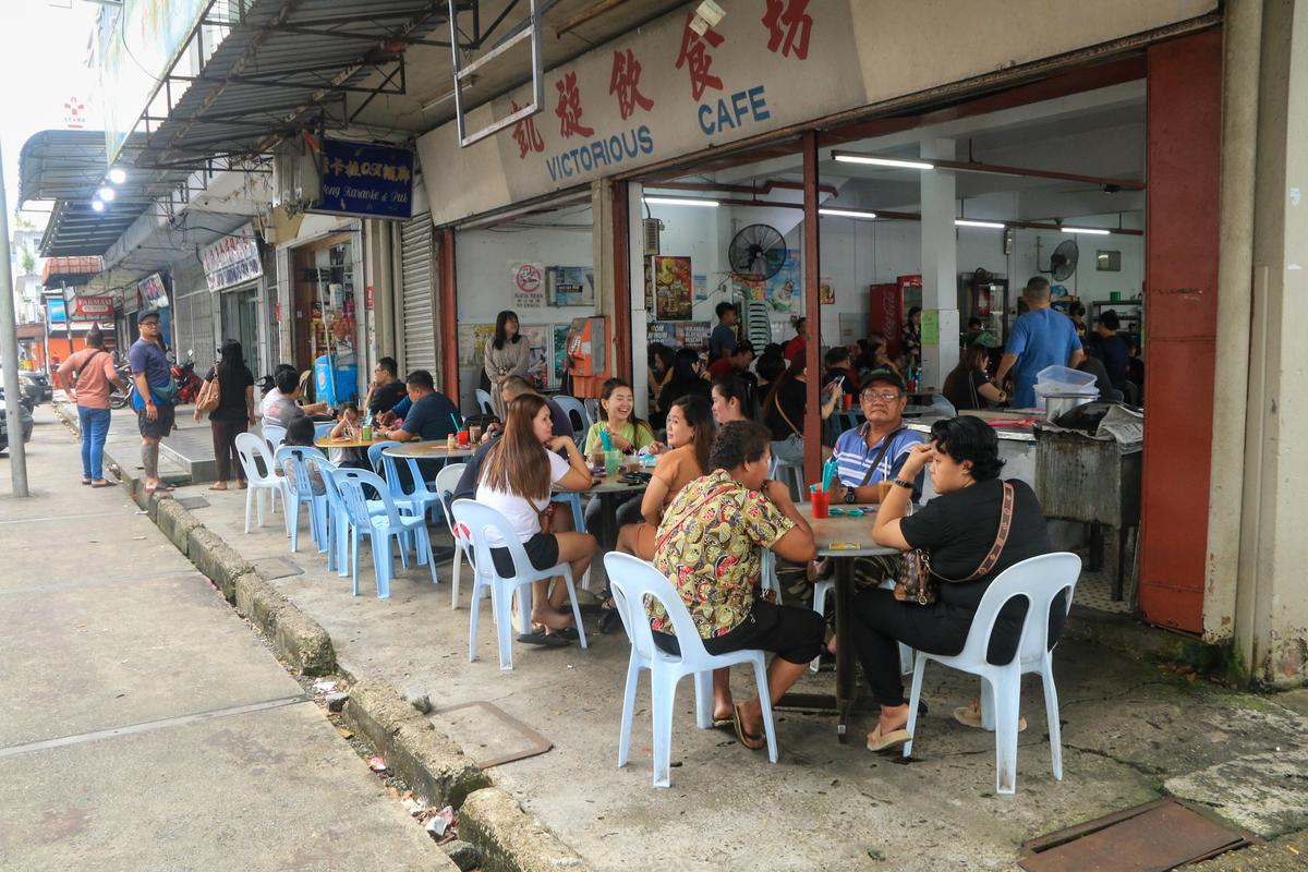 A morning scene at a cafe in Sibu.