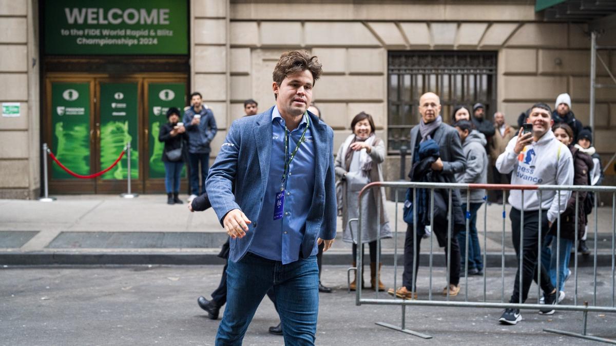 Magnus Carlsen disqualified from top chess meet for violating dress code