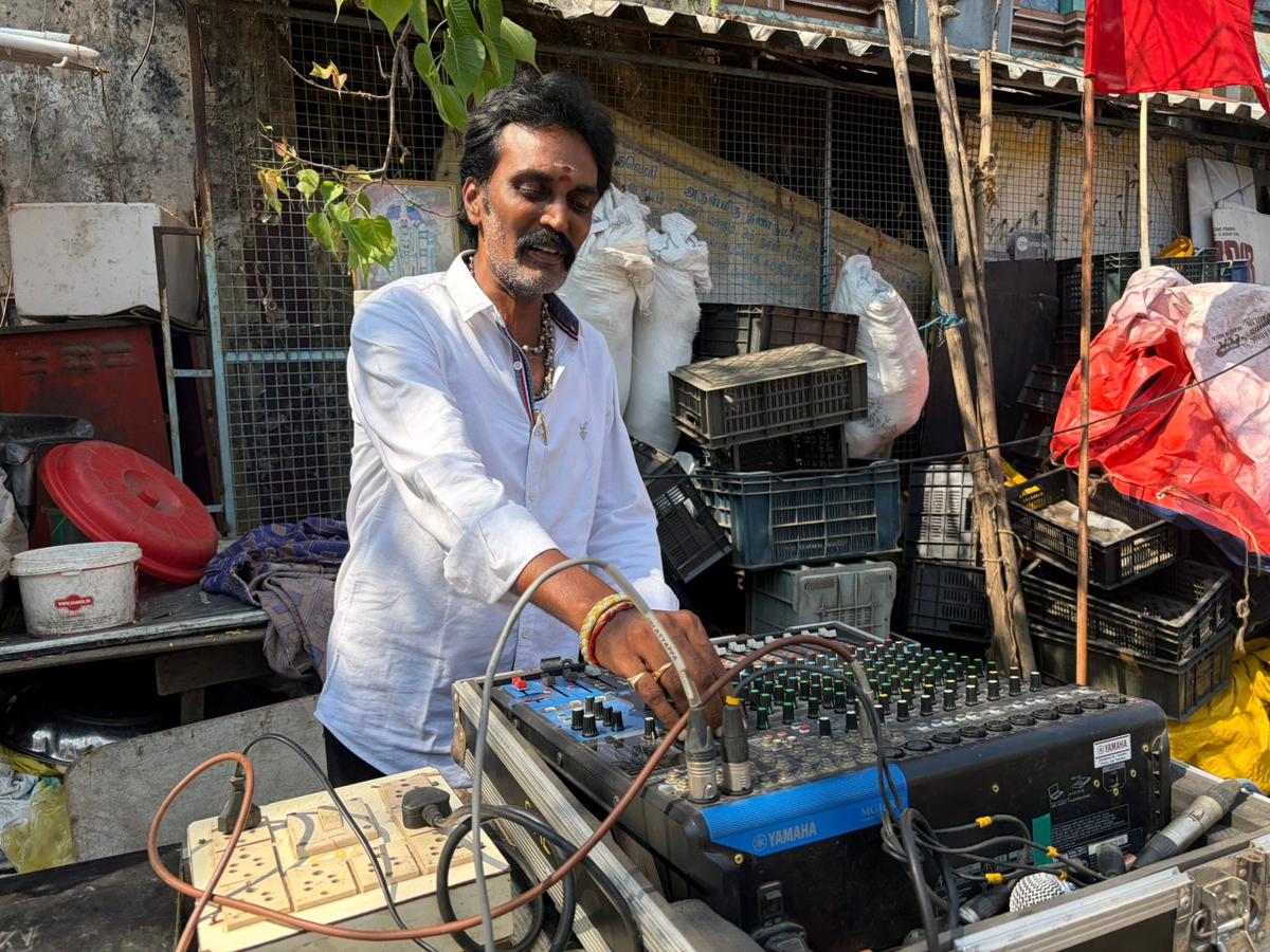 Sound and the fury: essential elements ofelection campaign